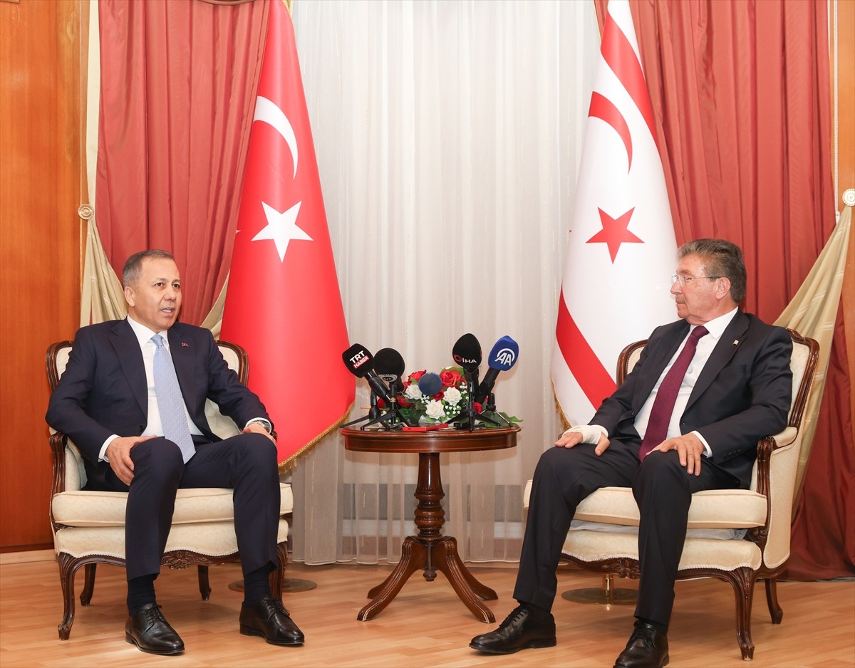  Kuzey Kıbrıs Türk Cumhuriyeti (KKTC) Başbakanı Ünal Üstel, İçişleri Bakanı Ali Yerlikaya ile...