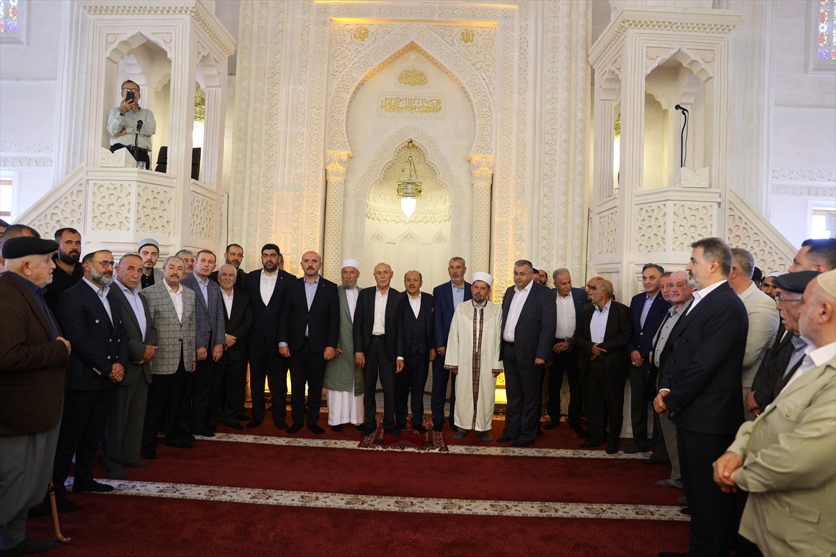 Mardin'in merkez Artuklu ilçesinde aralarında husumet bulunan iki aile barıştırıldı. İlçede 14 yıl...