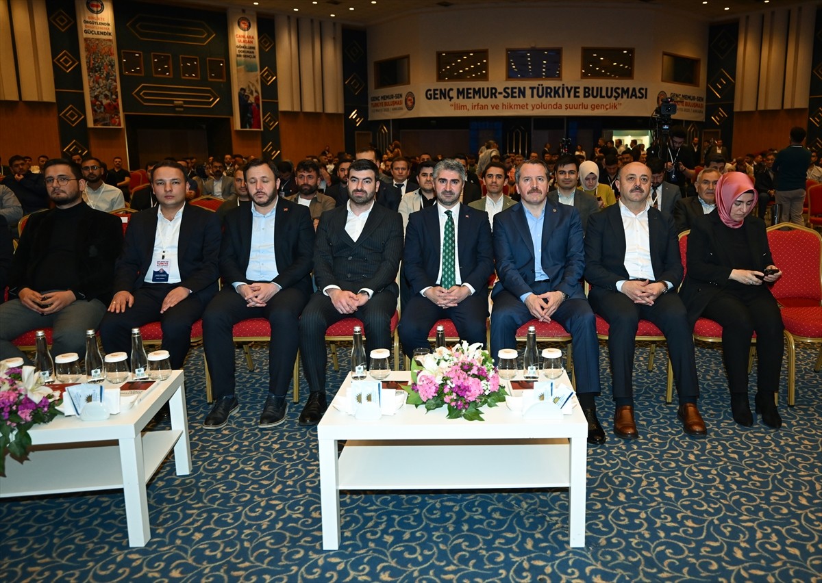 Memur-Sen tarafından Gençlik ve Aile Akademisi Eğitim Programı düzenlendi. Programda Memur-Sen...