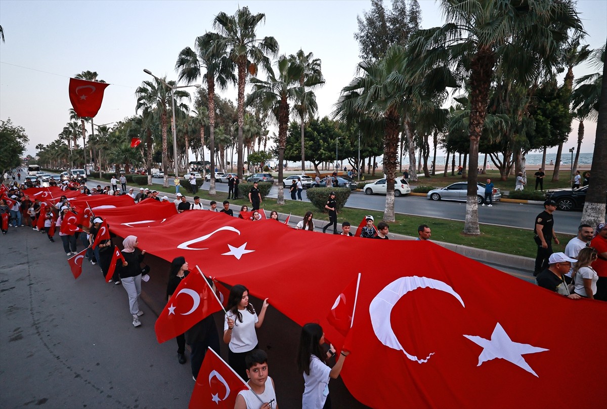Mersin'de, 19 Mayıs Atatürk'ü Anma, Gençlik ve Spor Bayramı etkinlikleri kapsamında 100 metre...