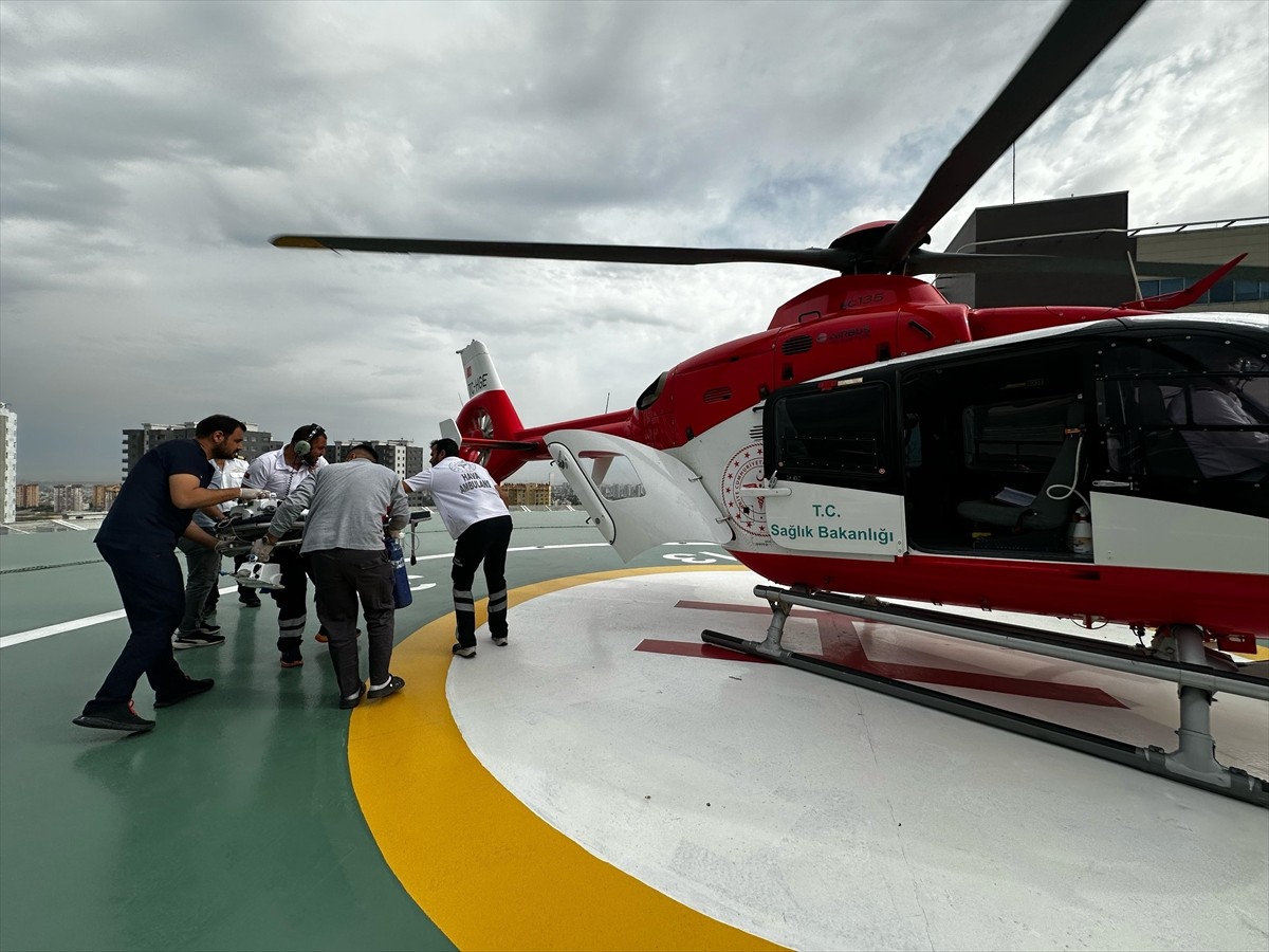 Mersin'de 2 yaşındaki bebek tedavisi için ambulans helikopterle Ankara'ya sevk edildi.