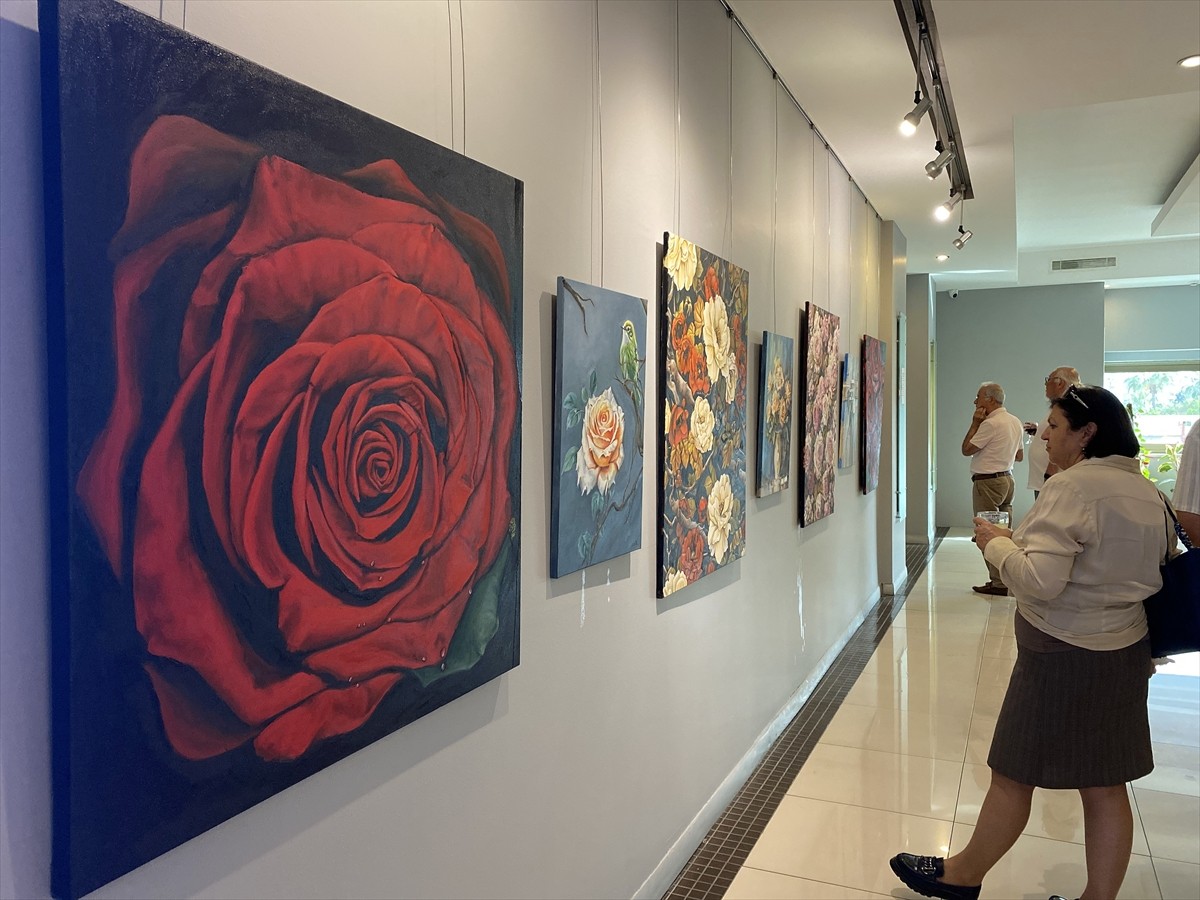 Mersin'de "Sor-ma" isimli resim sergisi sanatseverlerin beğenisine sunuldu.