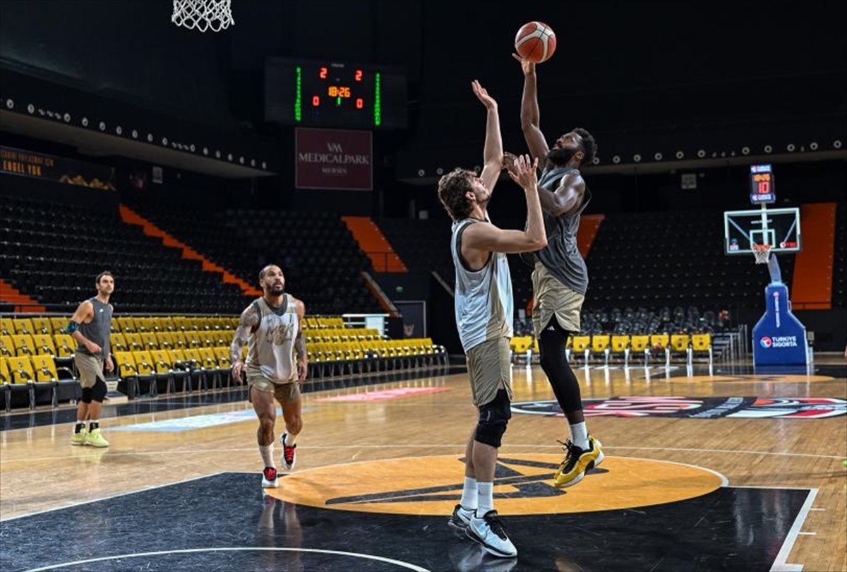 Mersin Spor, Türkiye Sigorta Basketbol Süper Ligi'nin 29. haftasında deplasmanda Bahçeşehir Koleji...