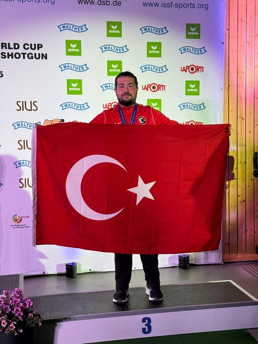 Milli atıcı Muhammet Seyhun Kaya, Almanya'da düzenlenen ISSF Gençler Tüm Dallar Dünya Kupası'nda...