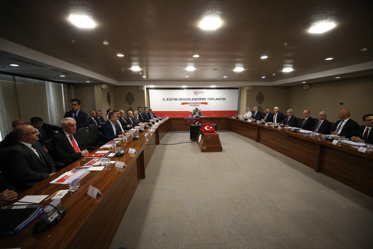 Milli Eğitim Bakanı Yusuf Tekin, Balıkesir Öğretmenevi'nde düzenlenen "İl Eğitim Değerlendirme...