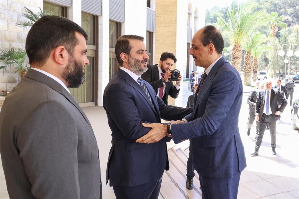 Milli İstihbarat Teşkilatı (MİT) Başkanı İbrahim Kalın, Suriye Cumhurbaşkanı Ahmed Şara (sol 2)...