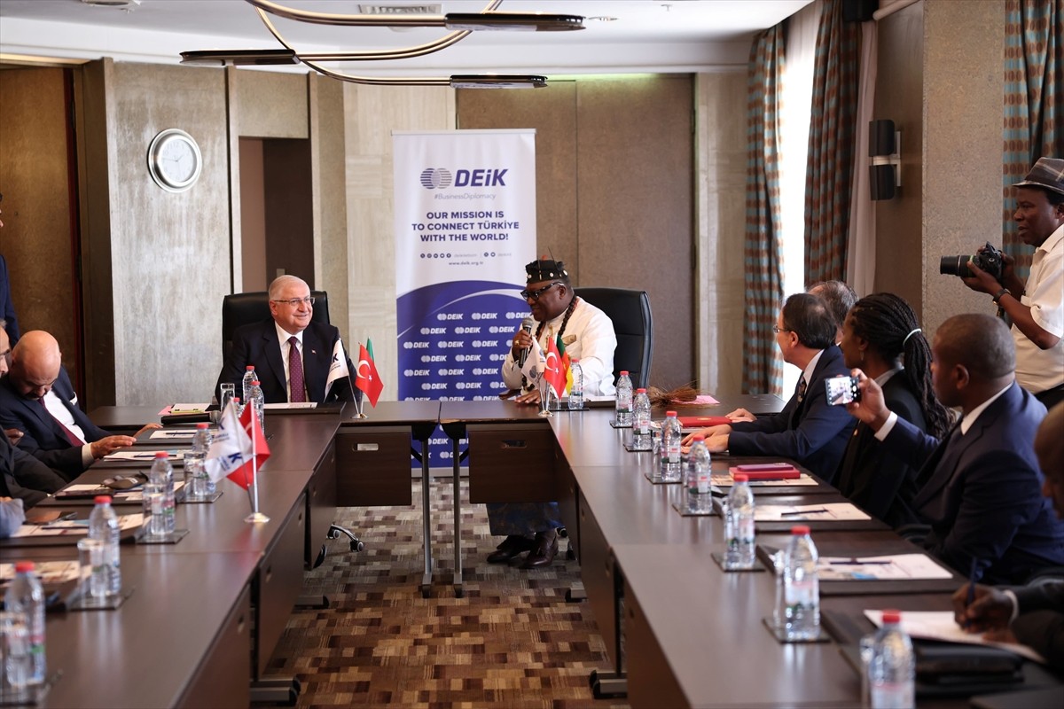 Milli Savunma Bakanı Yaşar Güler, resmi temaslarda bulunmak üzere gittiği Kamerun'da Dış Ekonomik...