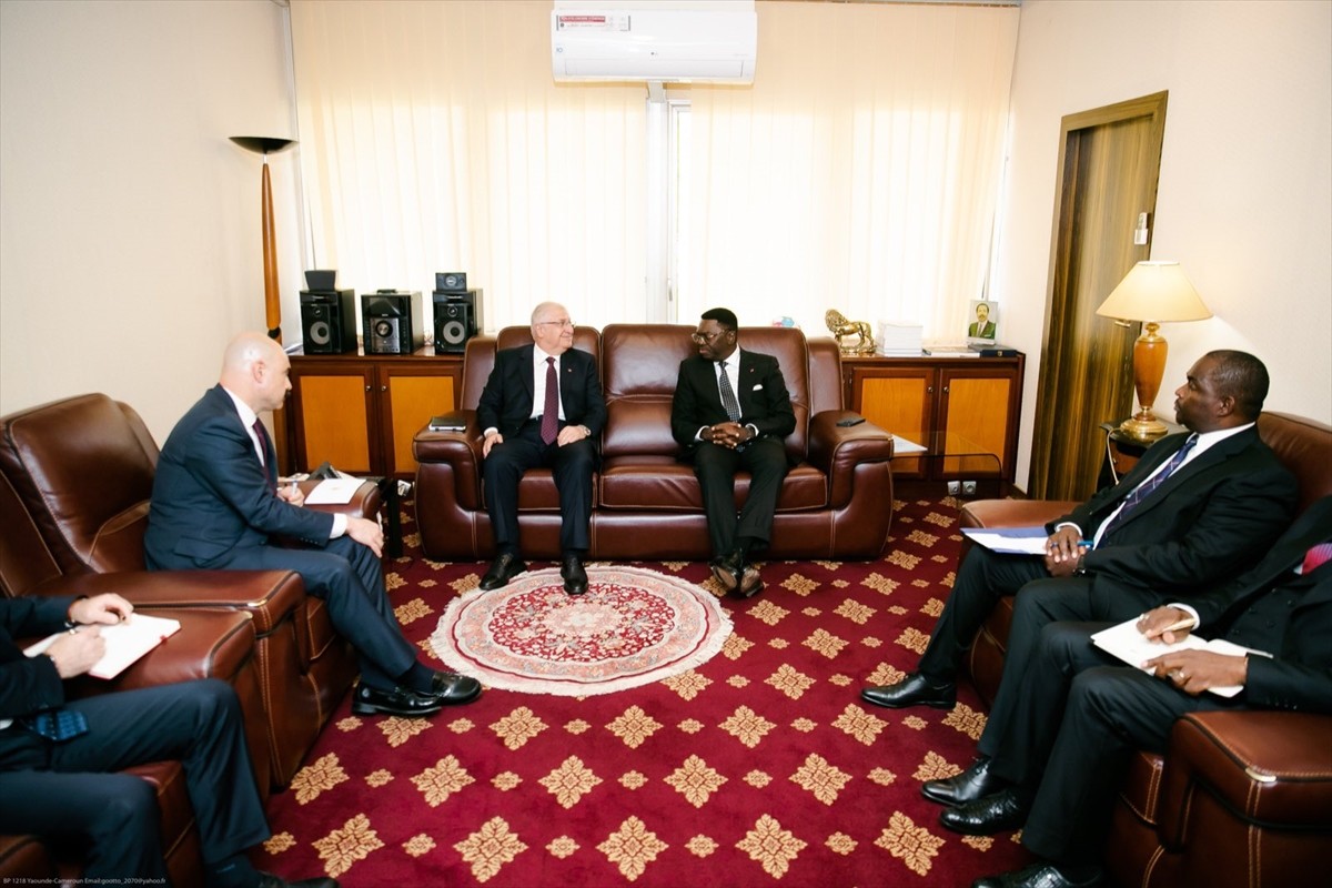 Milli Savunma Bakanı Yaşar Güler, resmi temaslarda bulunmak üzere gittiği Kamerun'da, Kamerun...