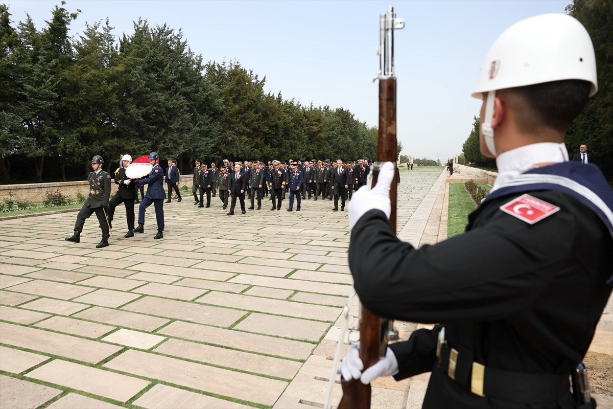 Milli Savunma Bakanı Yaşar Güler ve Türk Silahlı Kuvvetleri (TSK) komuta kademesi, OYAK'ın 65'inci...