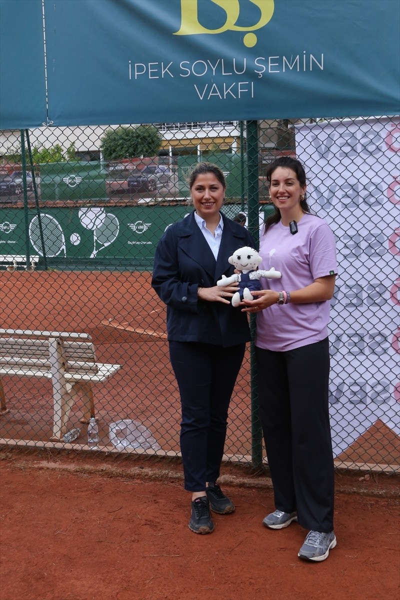 Milli tenisçi İpek Soylu, Uluslararası Lösemili Çocuklar Haftası dolayısıyla "Sağlıklı Yaşıyorum...