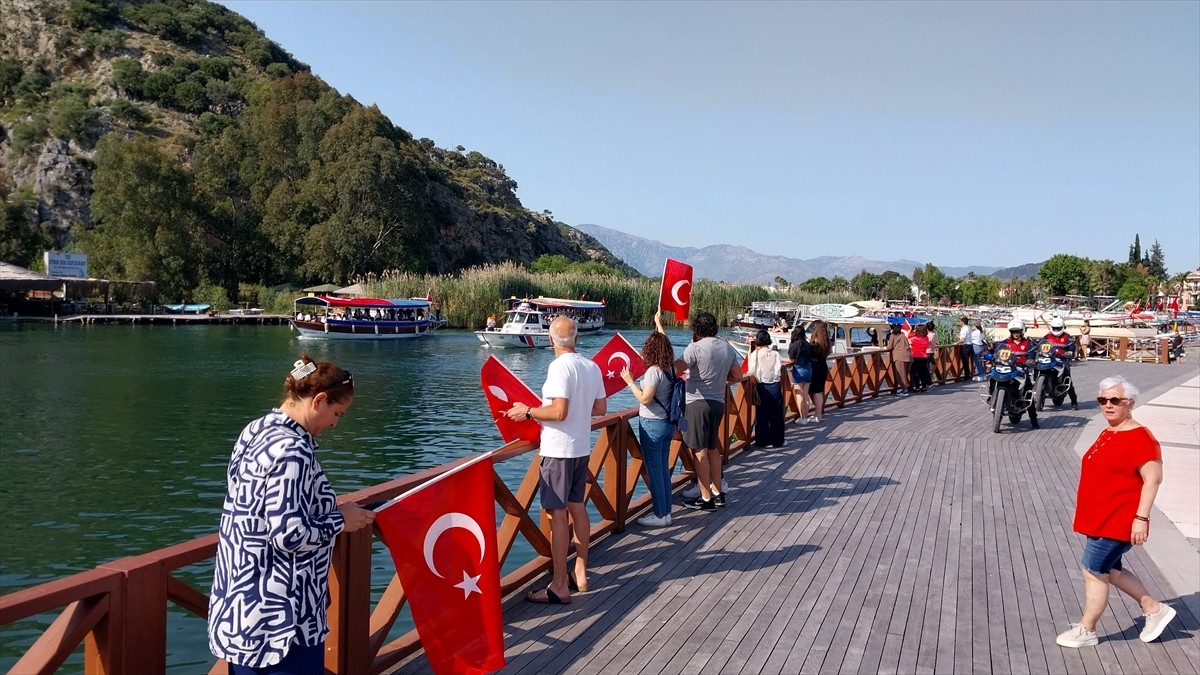 Muğla'nın Ortaca ilçesinde 19 Mayıs Atatürk'ü Anma Gençlik ve Spor Bayramı, teknelerde bando...