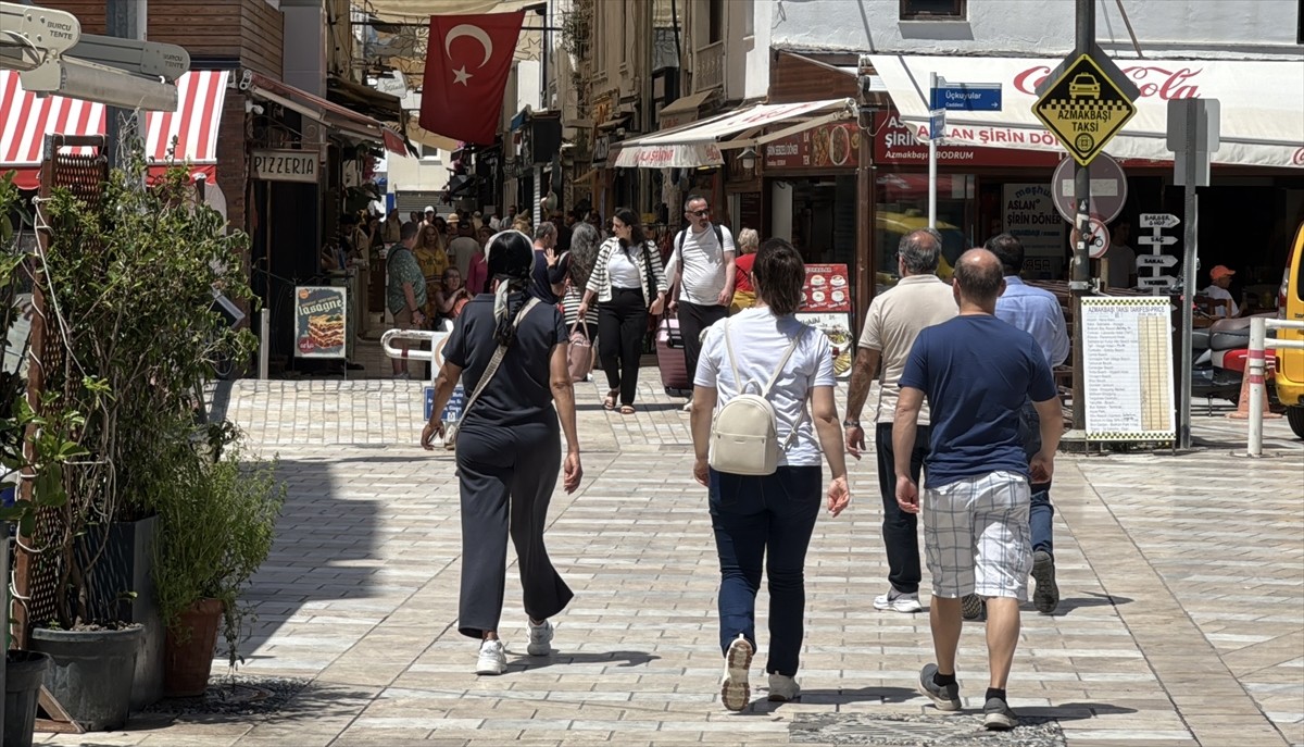 Muğla Meteoroloji Müdürlüğü yetkililerinden alınan bilgiye göre, kentte hava sıcaklığı 29, deniz...