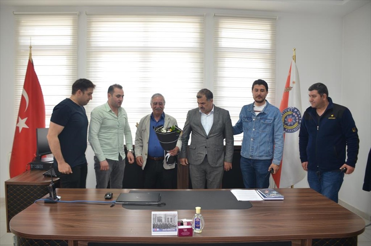 Muş'un Bulanık ilçesinde polis memurlarının gece devriyesi sırasında karşılaşarak hastaneye...