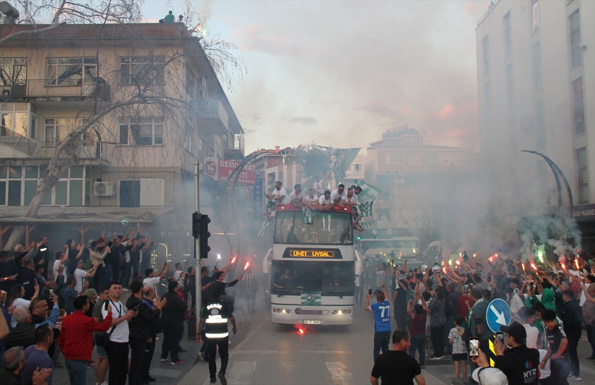 Nesine 2. Lig Kırmızı Grup'ta şampiyon olarak Trendyol 1. Lig'e yükselen Antalya Belek...