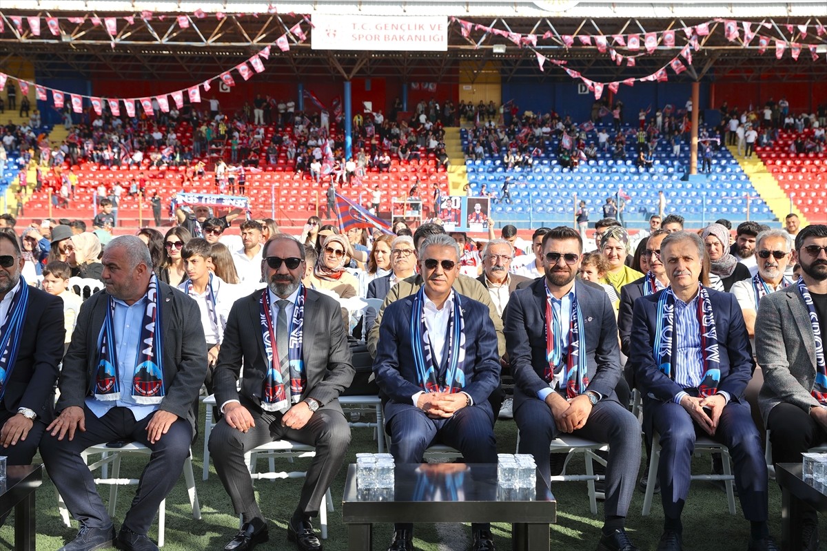 Nesine 3. Lig 4. Grup'u lider tamamlayarak 15 yıl sonra 2. Lig'e dönen Mardin 1969 Spor...