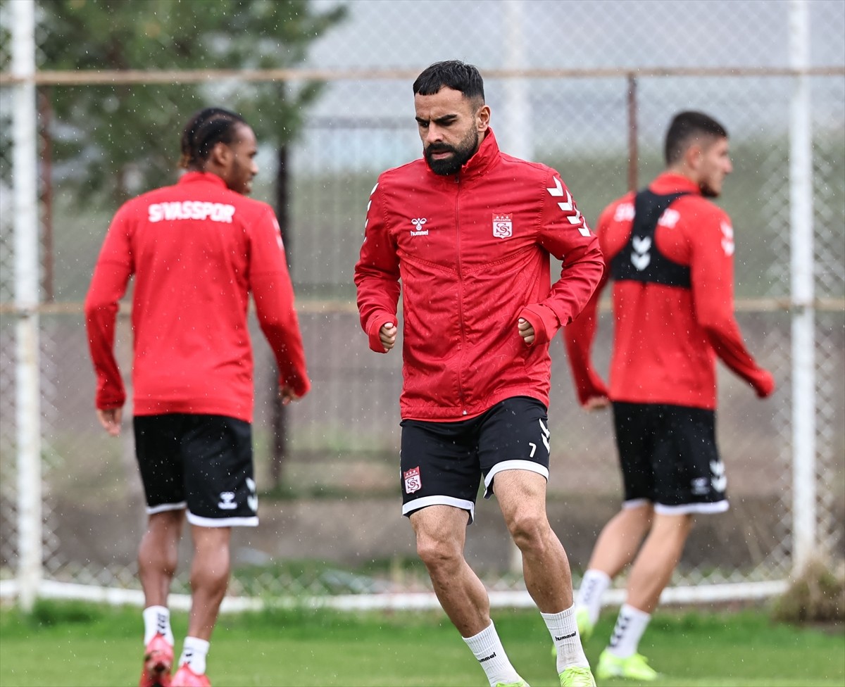 Net Global Sivasspor, Trendyol Süper Lig'in 34. haftasında deplasmanda Galatasaray ile oynayacağı...