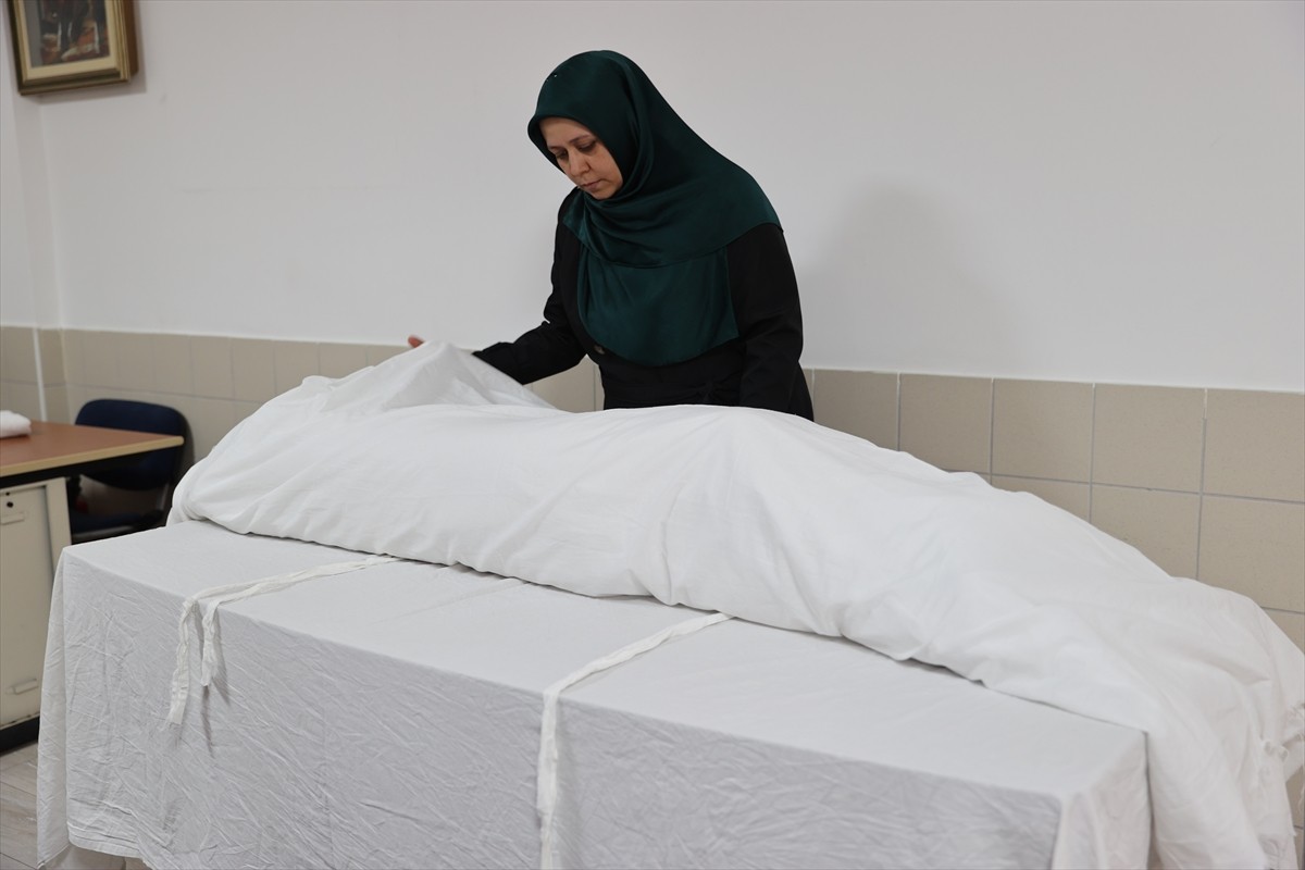 Nevşehir'de Halk Eğitim Merkezinde kadınlara yönelik düzenlenen gassal kursunda yılın 4 ayında 200...