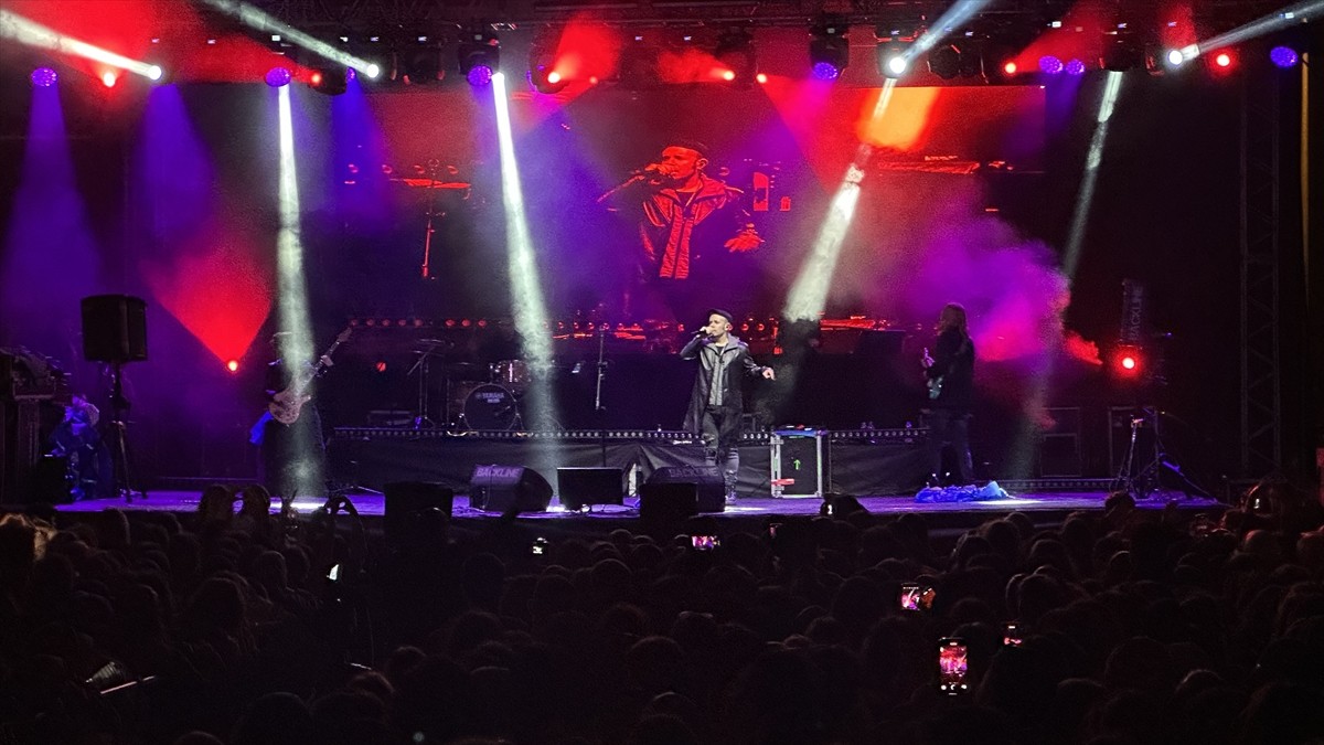 Ondokuz Mayıs Üniversitesi’nin (OMÜ) düzenlediği 50. yıl şenliği kapsamında Emre Aydın konser...