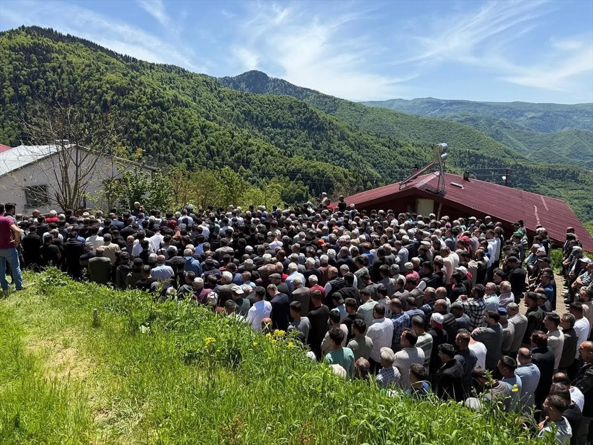 Ordu'da denizde boğulma tehlikesi geçiren ve kaldırıldığı hastanede hayatını kaybeden lise...