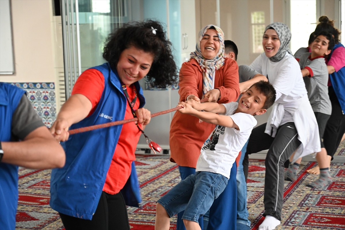 Osmaniye'nin Kadirli ilçesinde, "Çevreme Duyarlıyım, Değerlerime Sahip Çıkıyorum Projesi"...