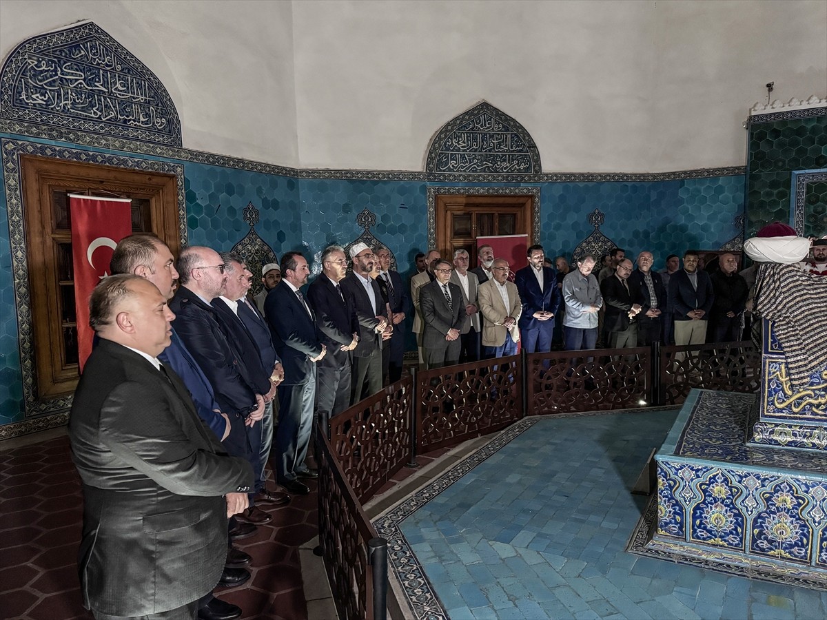 Osmanlı Devleti'nin 5. padişahı Çelebi Mehmet, ölümünün 604'üncü yılında, mezarının bulunduğu...