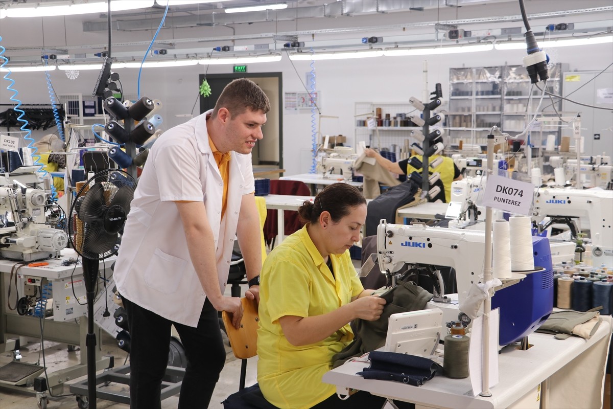 Otizmli 28 yaşındaki Kaan Ayten (fotoğrafta), Tekirdağ'da Türkgücü Organize Sanayi Bölgesi'nde...