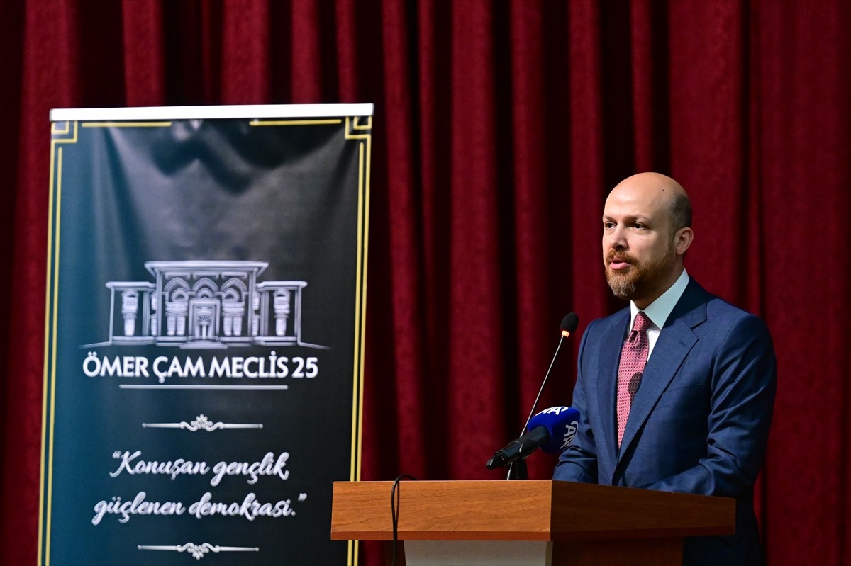 Pendik Ömer Çam Anadolu İmam Hatip Lisesi'nde "gençlik, sivil toplum ve meclis" temasıyla...