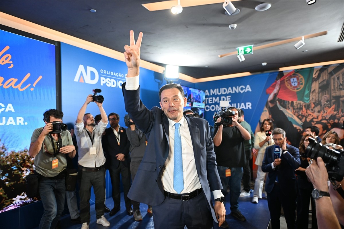 Portekiz'de dün yapılan erken genel seçimlerden, mevcut durumda azınlık hükümeti ile iktidarda...