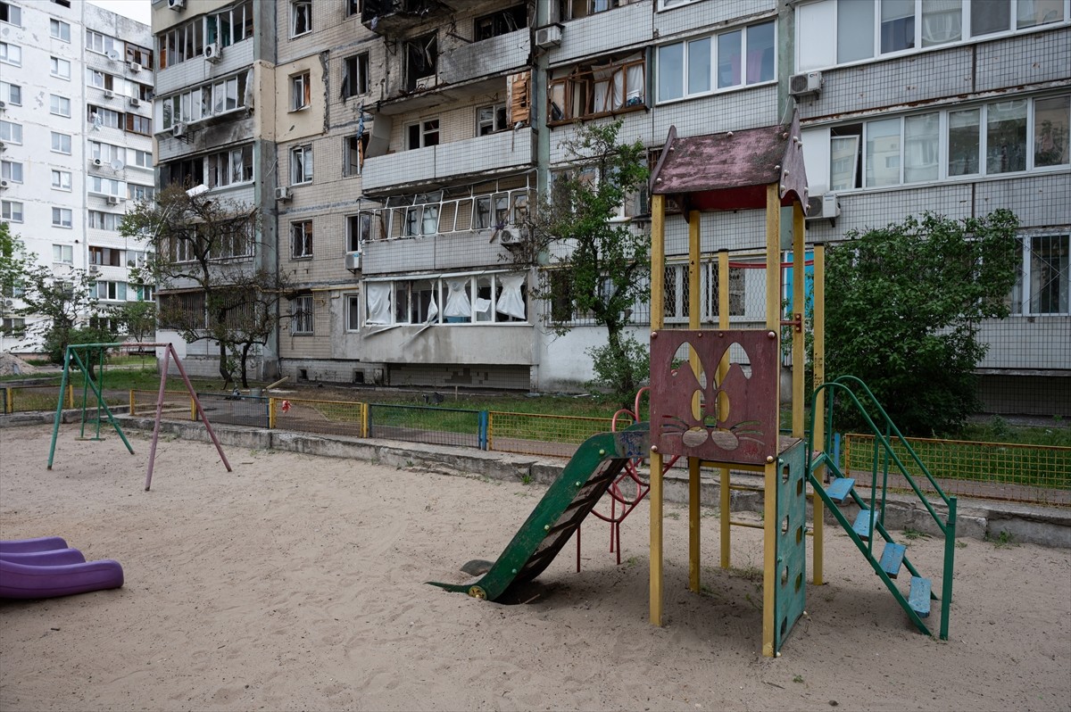 Rus ordusunun, Ukrayna'ya 14 adet balistik füze ve 250 insansız hava aracıyla (İHA) saldırı...