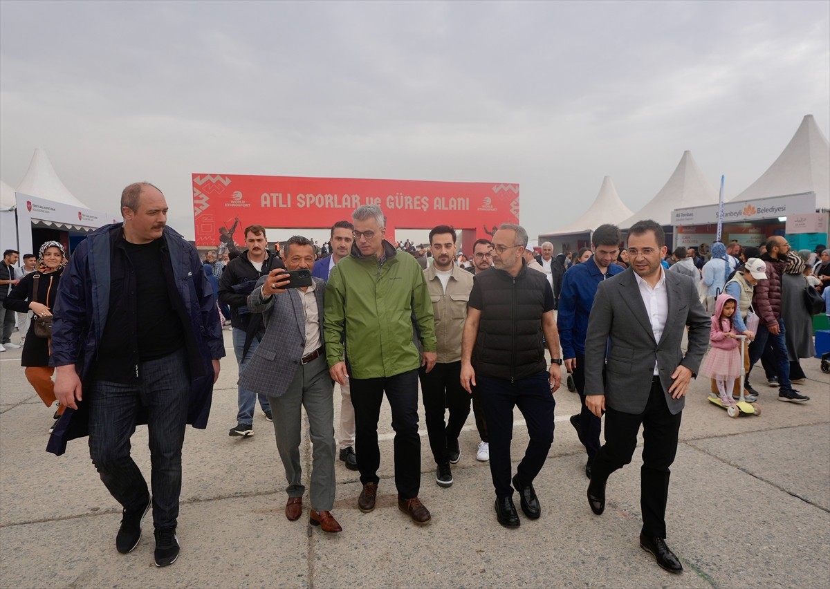 Sağlık Bakanı Kemal Memişoğlu 7. Etnospor Kültür Festivali'ni ziyaret etti.