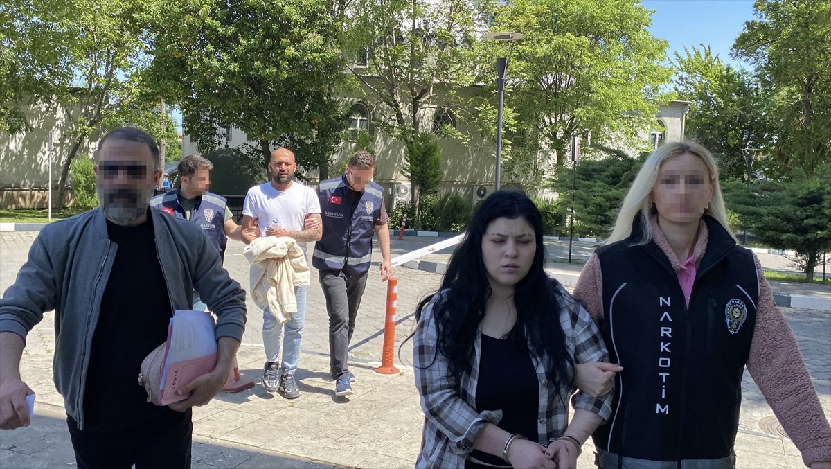  Samsun'da düzenlenen uyuşturucu operasyonlarında gözaltına alınan 2 şüpheli, tutuklandı.