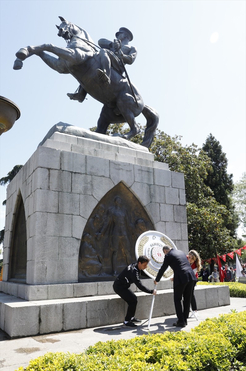 Samsun'da Gençlik Haftası kutlamaları kapsamında çelenk sunma töreni yapıldı. Gençlik ve Spor İl...