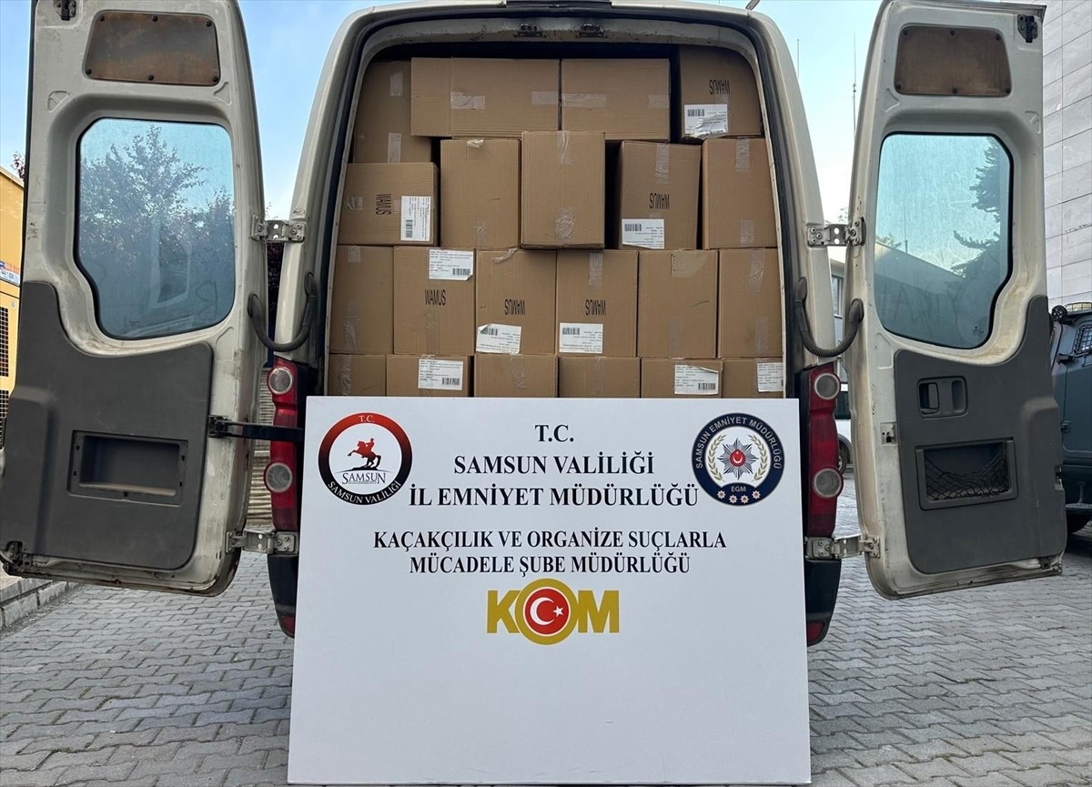 Samsun'un İlkadım ilçesinde düzenlenen operasyonda, 2 milyon 260 bin kaçak makaron (filtreli...