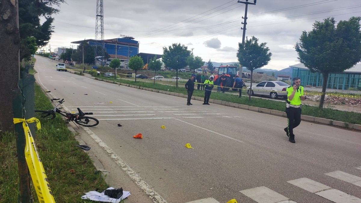 Samsun'un Vezirköprü ilçesinde kamyonetin çarptığı 10 yaşındaki çocuk yaşamını...