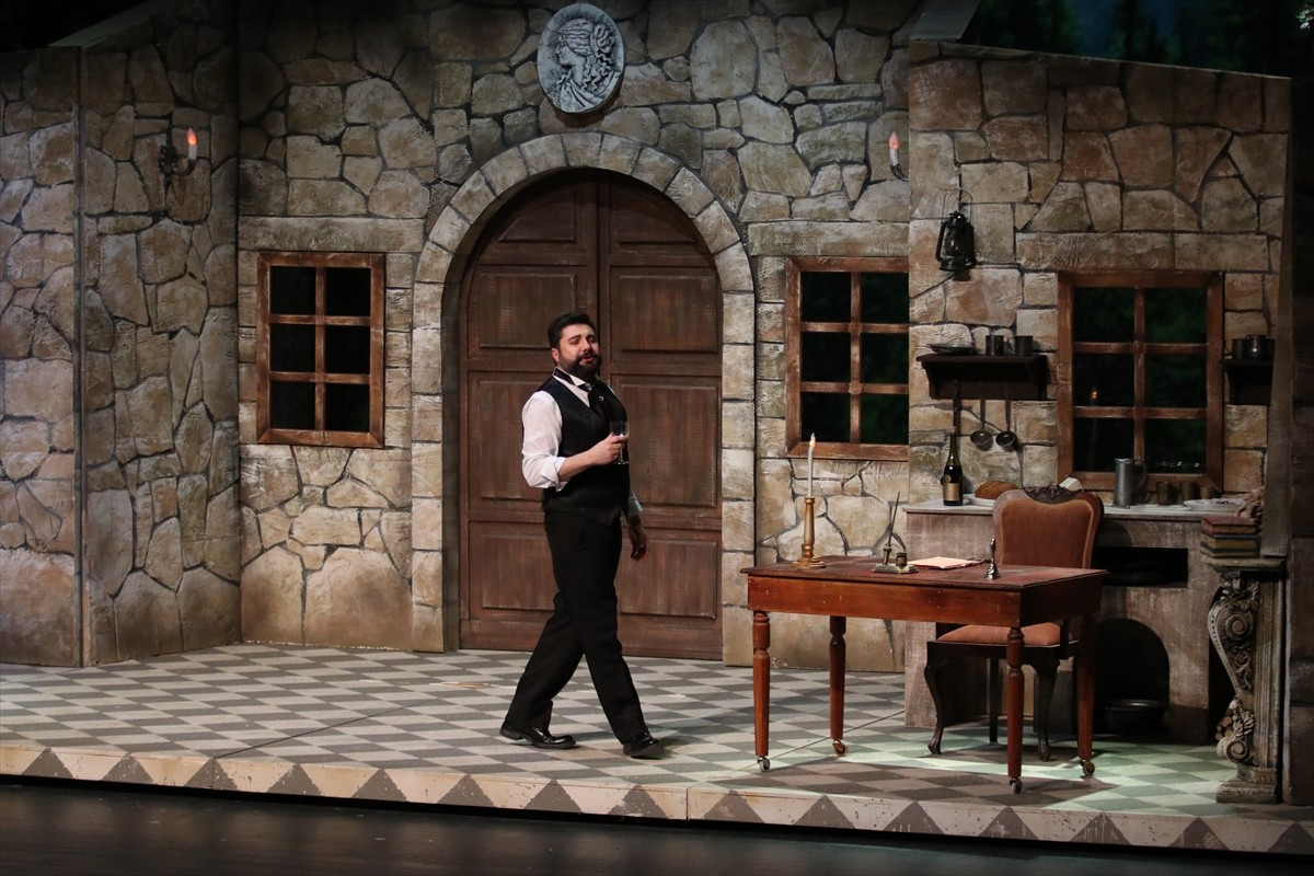 Samsun Devlet Opera ve Balesi (SAMDOB), "La Traviata" operasını sanatseverlerle buluşturdu....