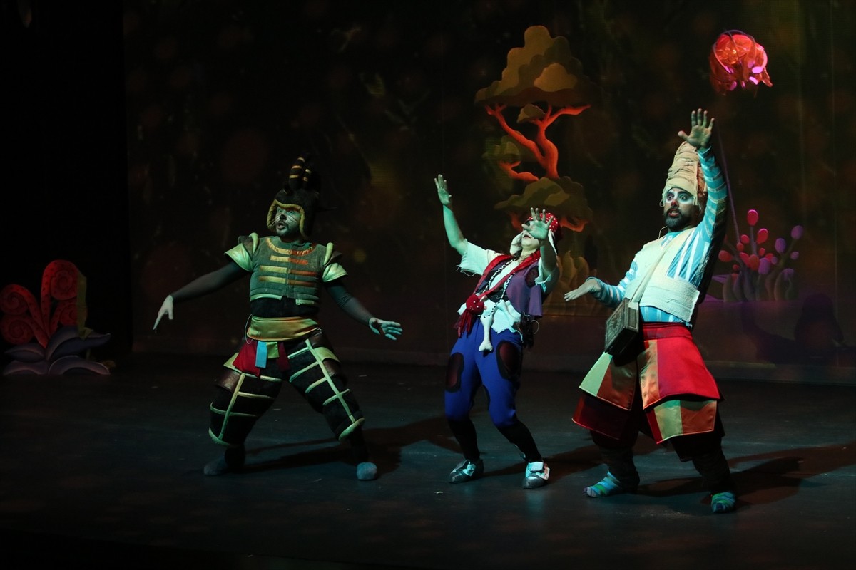 Samsun Devlet Opera ve Balesi (SAMDOB), "Masal Şatosu" müzikalini yarın sahneye koyacak. Rejisör...