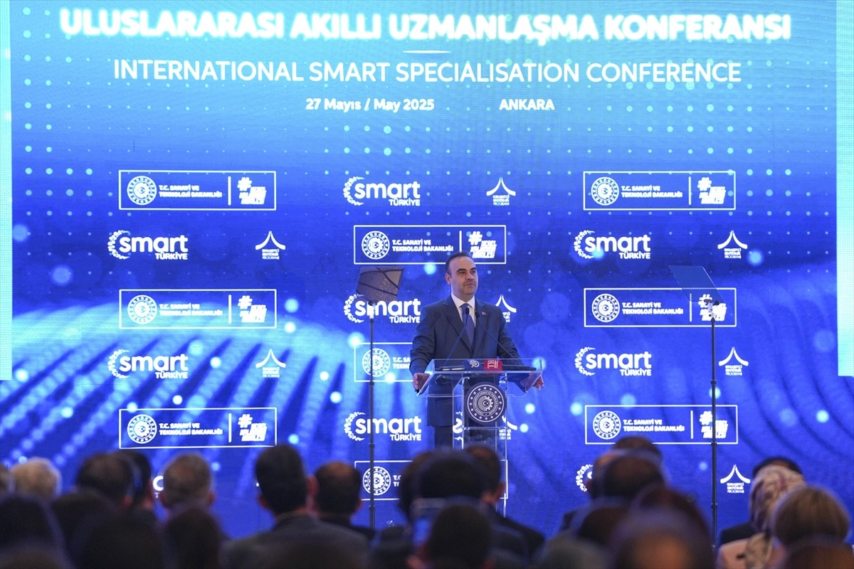 Sanayi ve Teknoloji Bakanı Mehmet Fatih Kacır, Bakanlık himayesinde Grand Ankara Otel'de...