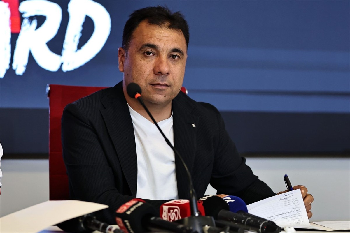 Sivasspor Kulübü Başkanı Bahattin Eken, kulübün kuruluşunun 58. yıl dönümü dolayısıyla mesaj...