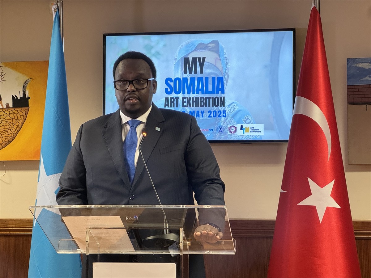 Somalili genç sanatçıların eserleri, İngiltere'nin başkenti Londra'da düzenlenen sergide...