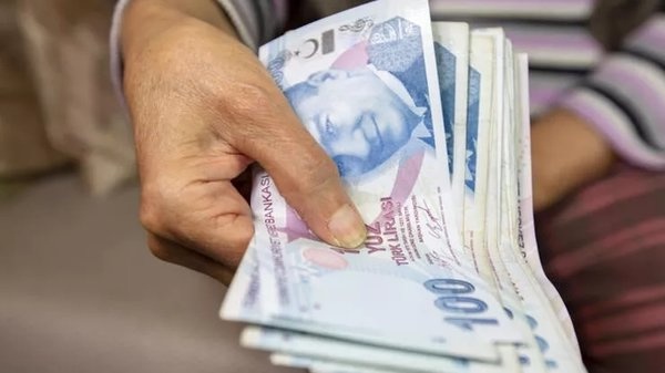 SSK, BAĞ-KUR, 4C emeklileri merakla bekliyordu! Milyonların umudu o tarihe çevrildi.