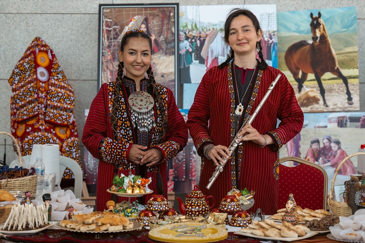 Suudi Arabistan'ın Ankara Büyükelçisi Fahad bin Assaad Abu Al-Nasr'ın eşi ve Ankara Asya-Pasifik...