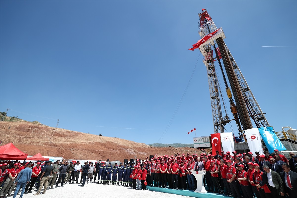 TBMM Başkanı Numan Kurtulmuş, Enerji ve Tabii Kaynaklar Bakanı Alparslan Bayraktar, AK Parti Grup...