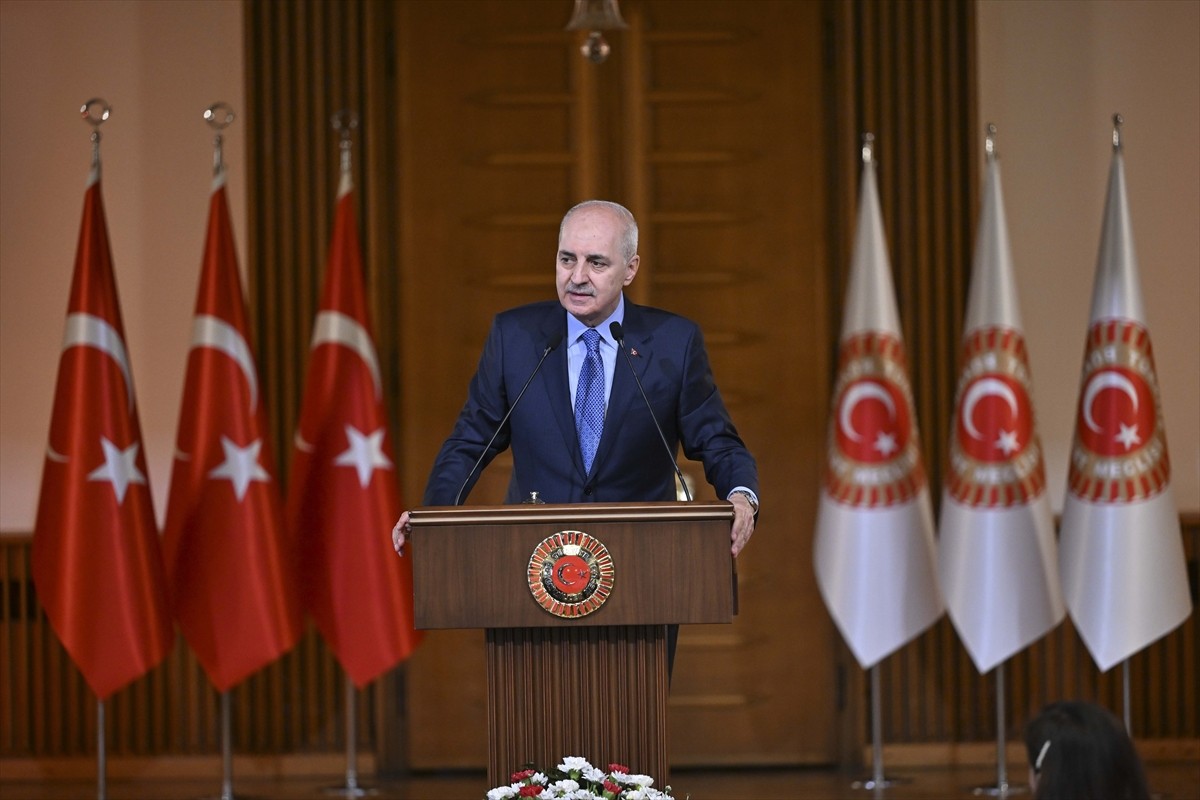 TBMM Başkanı Numan Kurtulmuş (fotoğrafta), Gençlik ve Spor Bakanı Osman Aşkın Bak ile 19 Mayıs...