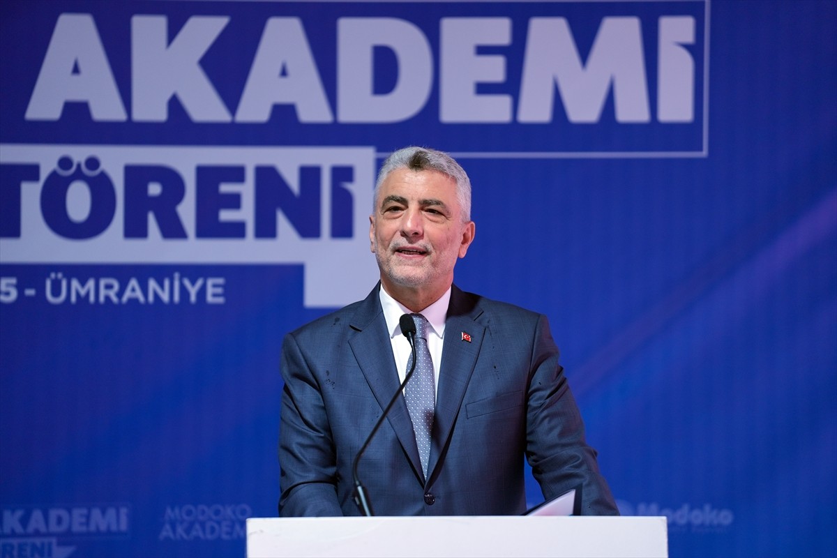 Ticaret Bakanı Ömer Bolat, Ümraniye'de bulunan Modoko Mobilyacılar Sitesi içerisinde kurulan...