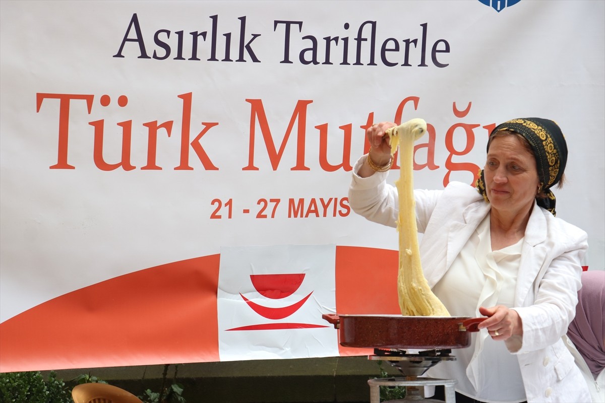 Trabzon'da "Türk Mutfağı Haftası" etkinlikleri kapsamında, coğrafi işaretli ve yöreye özgü...