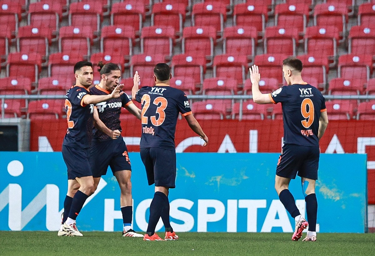 Trendyol Süper Lig'in 34. haftasında Atakaş Hatayspor ile RAMS Başakşehir, Mersin Stadyumu'nda...