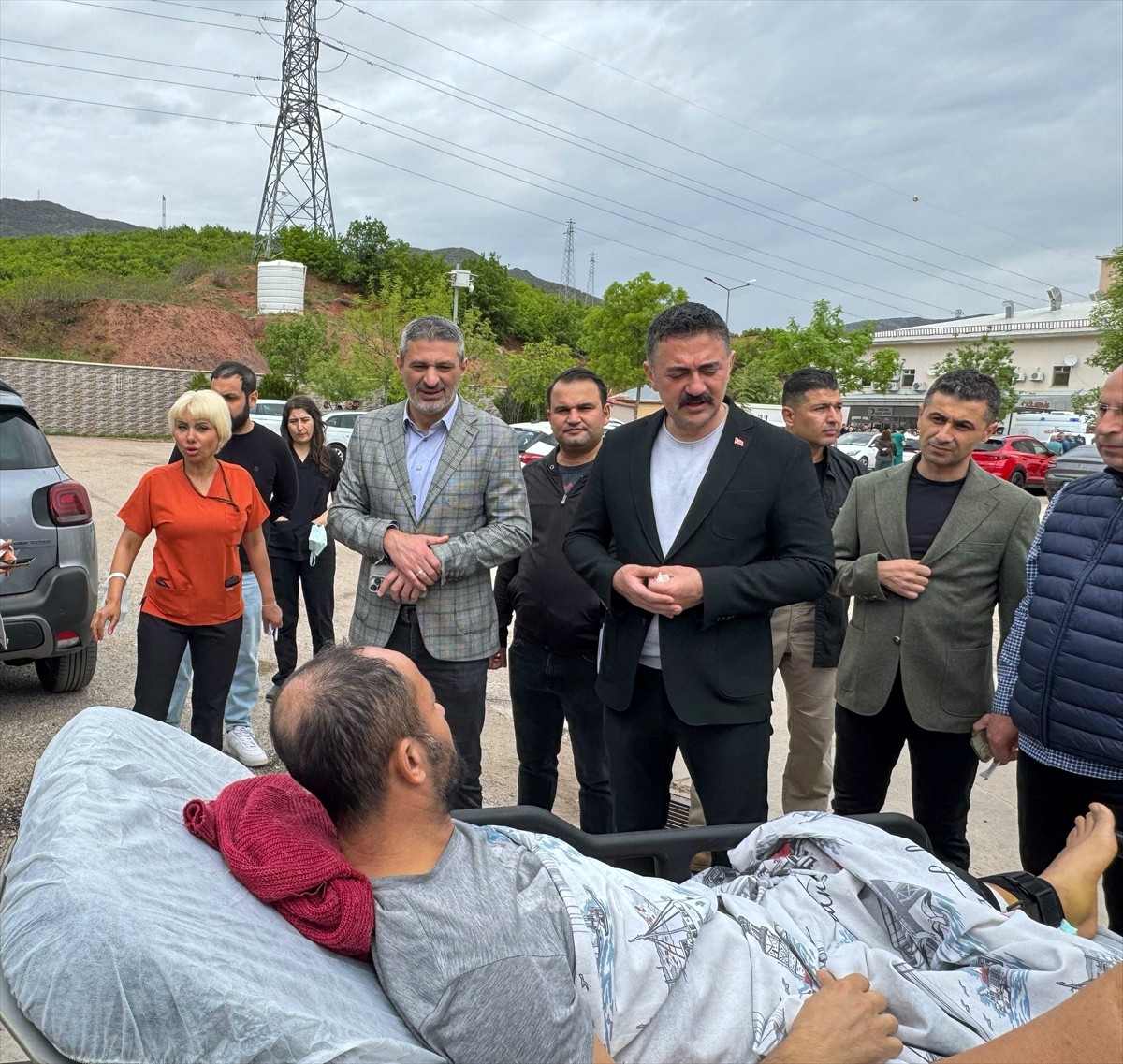 Tunceli Devlet Hastanesi'nde çıkan küçük çaplı yangın söndürüldü. Duman nedeniyle hastalar tedbir...