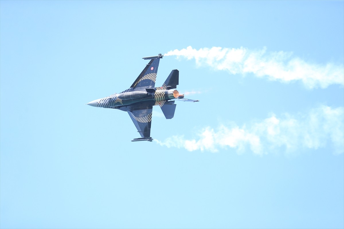 Türk Hava Kuvvetlerinin akrobasi timi SOLOTÜRK, bahardan yaza geçişin sembolü olarak bilinen...
