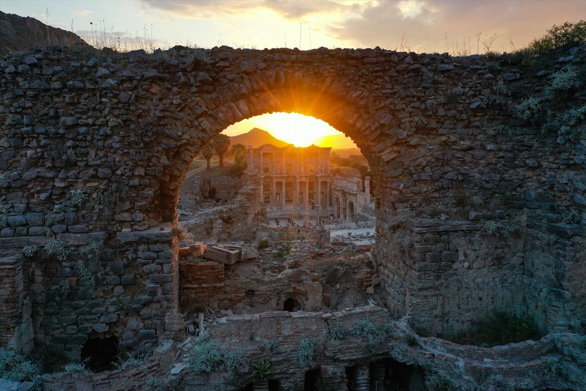 Türk Hava Yolları (THY), Türkiye'yi tanıtmak için başlattığı "Connect To Türkiye" etkinliği...