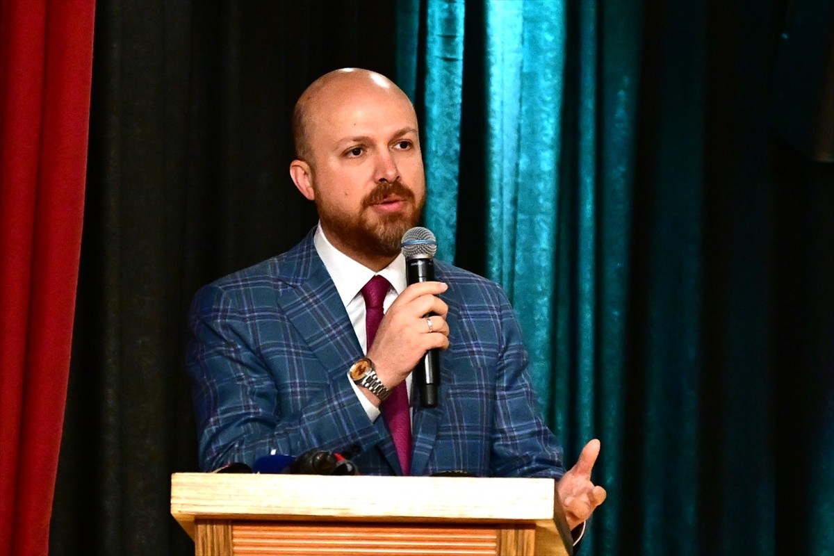 Türk müziğinin geçmişten bugüne uzanan birikimini aktarma amacıyla düzenlenen "Gelenekten Günümüze...